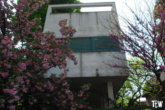 Casa Palafitta (Luigi Figini) - Milano, Villaggio dei Giornalisti