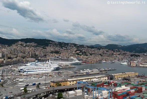 Vista di Genova dalla Lanterna