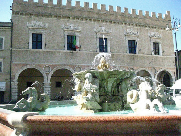 Piazza del Popolo, Pesaro