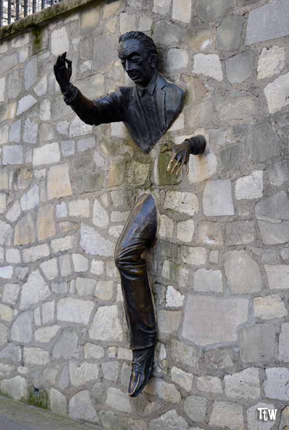 L'uomo che esce dal muro, Montmartre (Parigi)