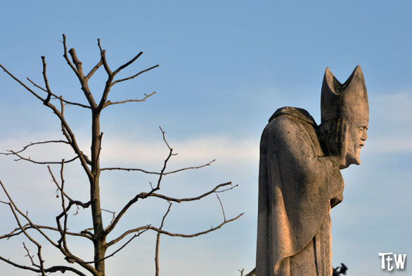La statua di Saint Denis senza testa, Montmartre (Parigi)