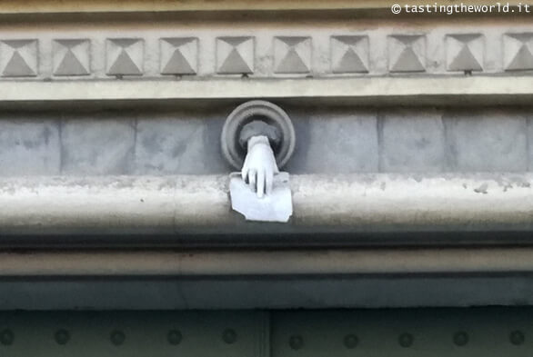 Mano misteriosa a Torino