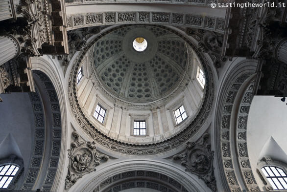 L'interno del Duomo Nuovo di Brescia
